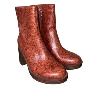 Universal Thread boots Jenna faux leather reptile snake burnt brownish color 7.5